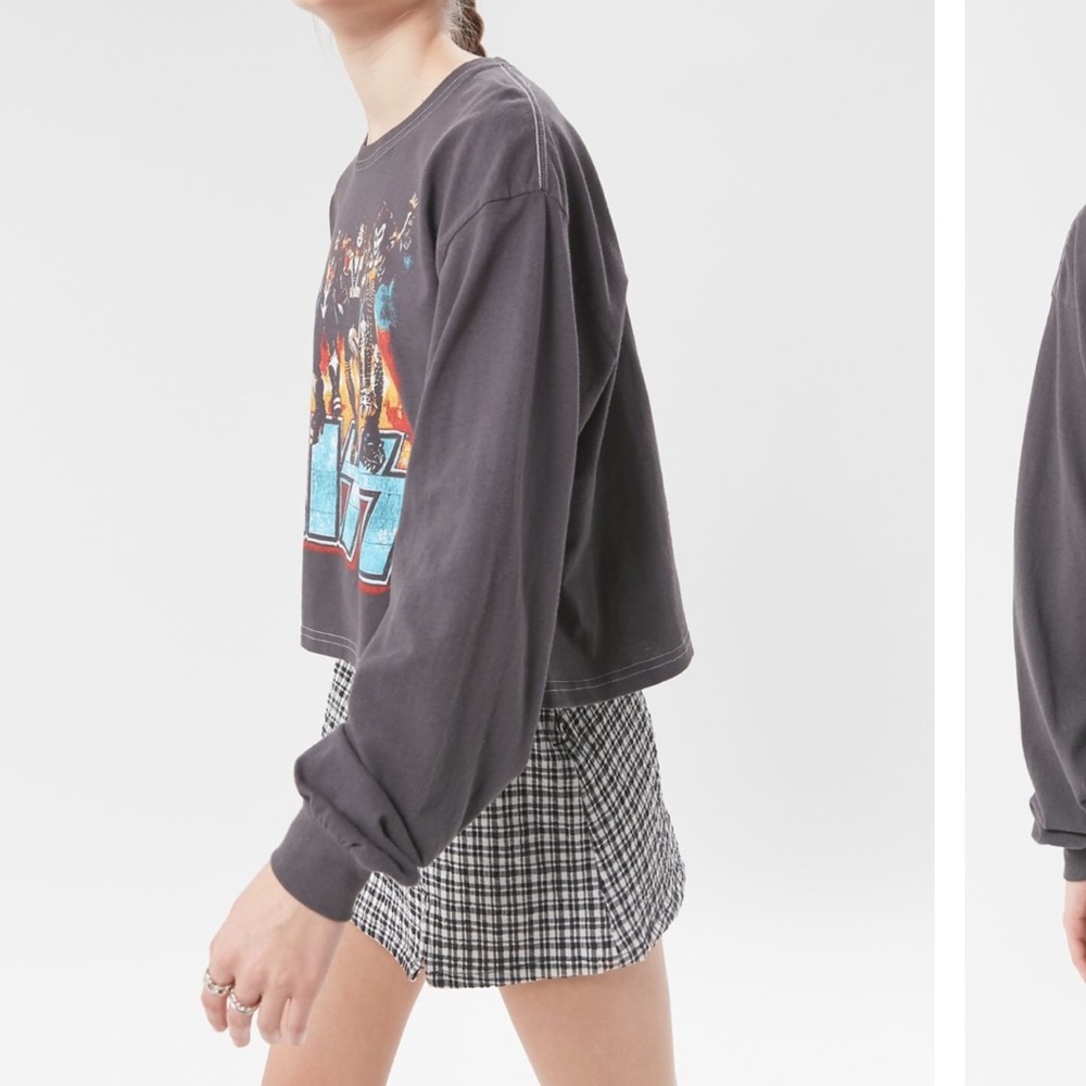 Day Kiss Oversized Long Sleeve Graphic Band Tee MD - Picture 3 of 9